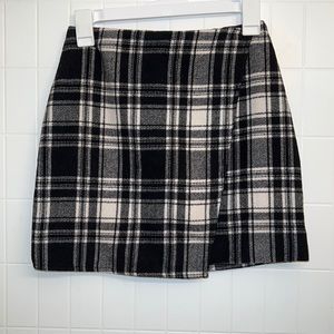 Hollister Skirt, size XS. Black and white plaid. Worn twice for a holiday event.
